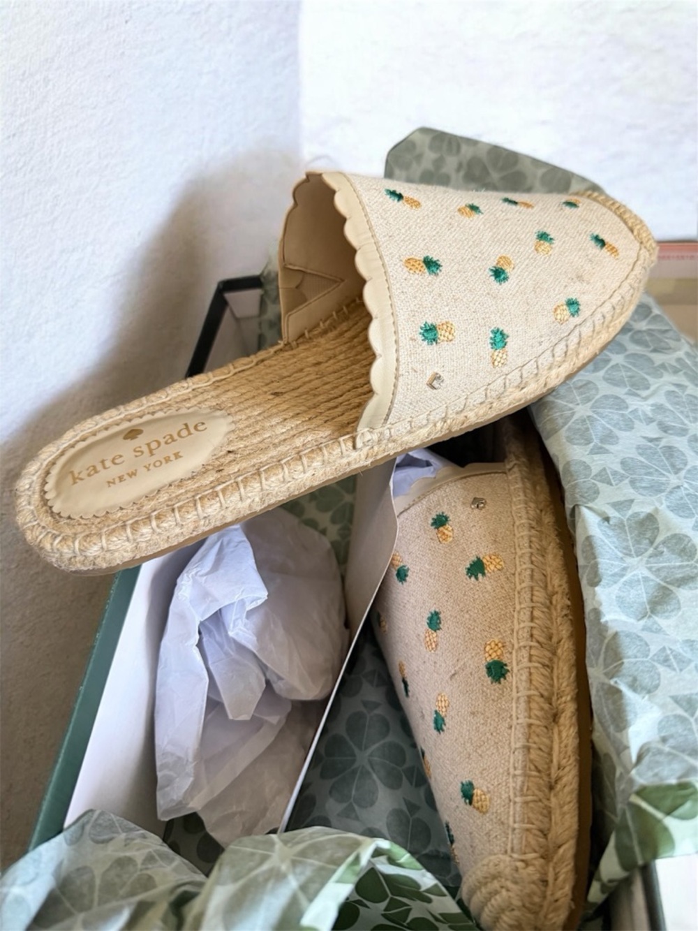 KATE SPADE Slip Ons Style Rosie Pineapples with Box Sz. 8